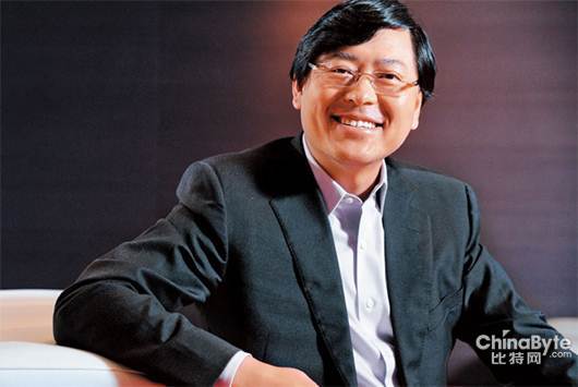 「我来见了一些材料厂、半导体业者、整机厂,」杨元庆只停留两天,行程保密,在信义计划区W饭店里,马不停蹄和供应链高层碰面,包括仁宝总经理陈瑞聪、和硕董事长童子贤、纬创董事长林宪铭等。