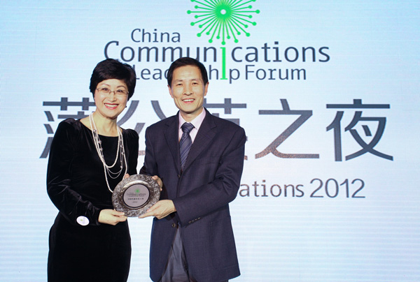 杨美虹荣获“2012中国传播年度人物”称号
